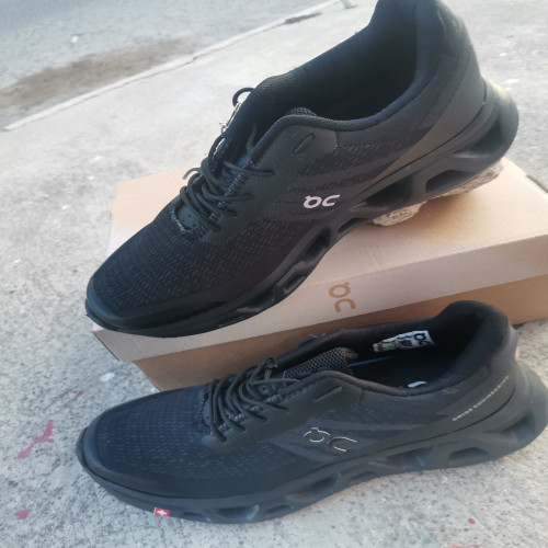 On Cloud Negro negro