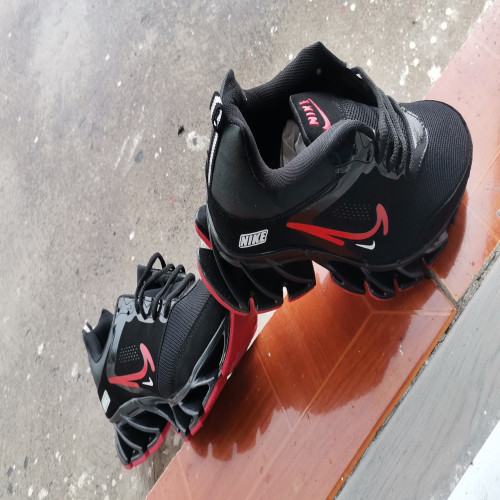 Nike escamas negro rojo