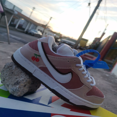 Nike rosa cereza 