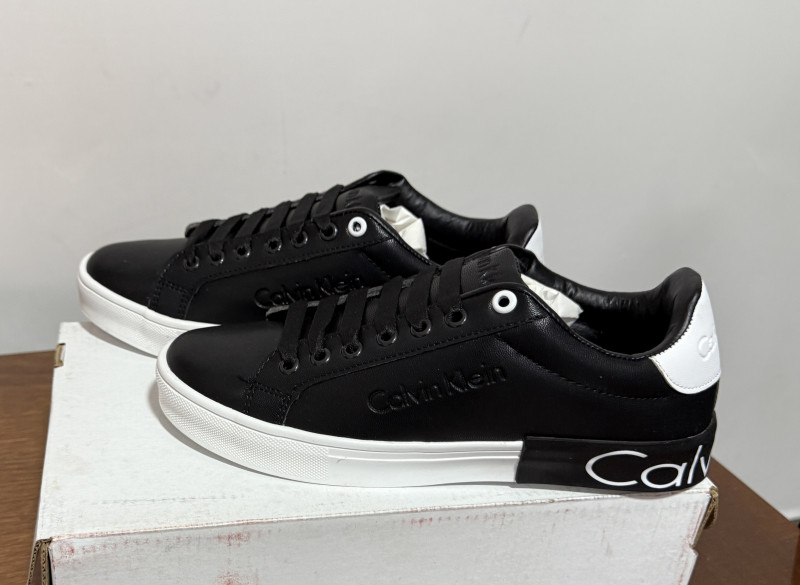 CALVIN KLEIN NEGRO SUELA BLANCA